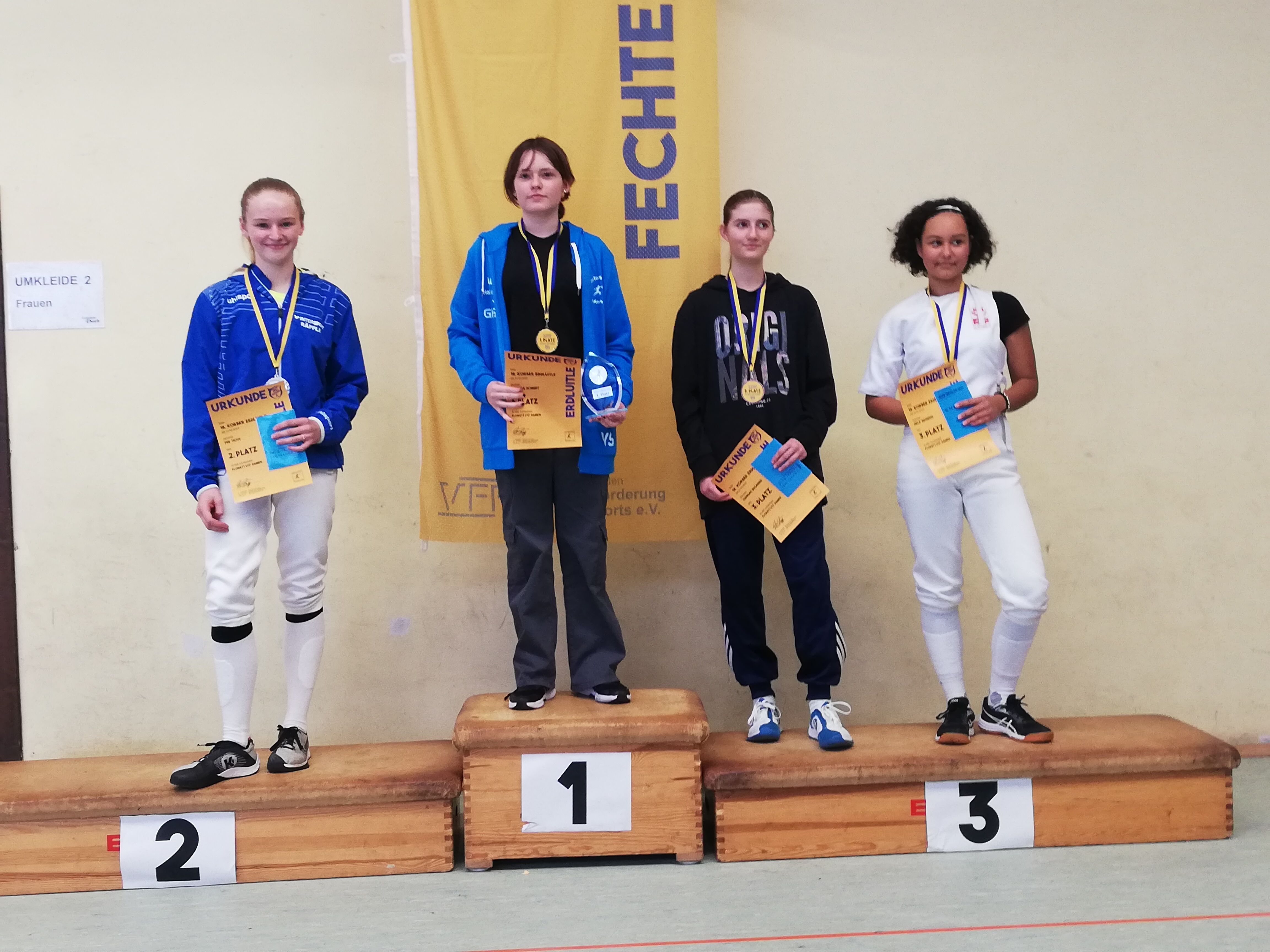 Siegerehrung mit Fee ganz links